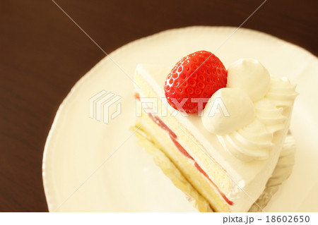一切れの苺のショートケーキの写真素材