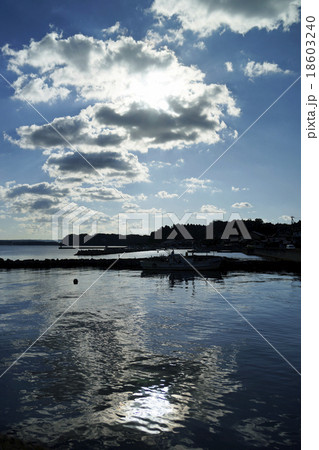 能登の穏やかな海 18603240