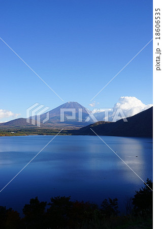 11月富士山1054紅葉の本栖湖 11月富士山1054紅葉の本栖湖 18606535