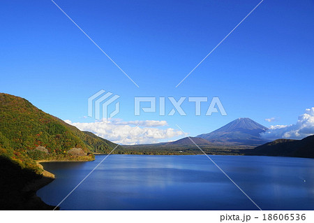 11月富士山1055紅葉の本栖湖 11月富士山1055紅葉の本栖湖 18606536