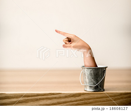 手が出てくる 18608127