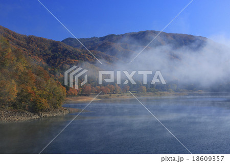 九頭竜湖の紅葉 九頭竜湖の紅葉 18609357