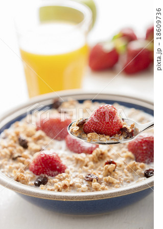 muesli and fruit 18609736