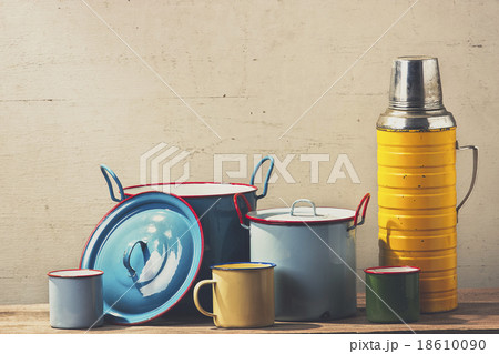 retro kitchenware 18610090