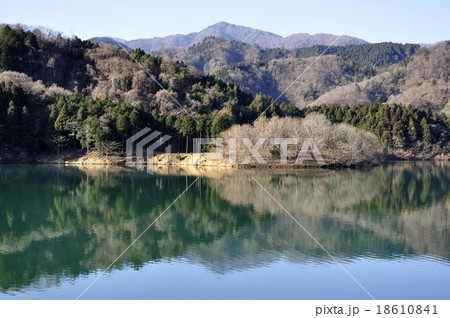 宮ヶ瀬湖と本間ノ頭 18610841