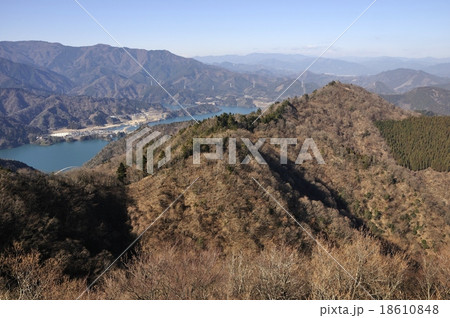 宮ヶ瀬湖と高取山 18610848