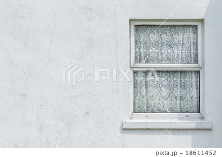白い窓　window 18611452