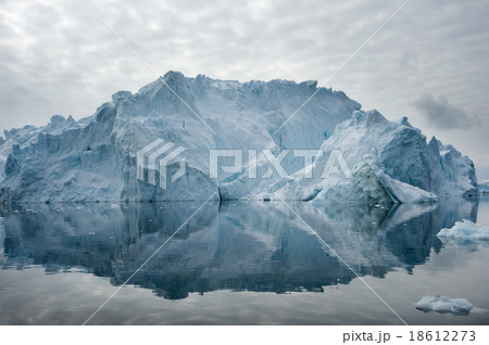 Icebergs in Disko bay, North Greenland 18612273