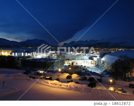 ノルウェー　トロムソ　街　白夜　北極圏　雪　氷点下　12月 18612872