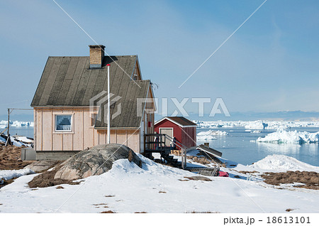 Traditional houses in Greenland 18613101