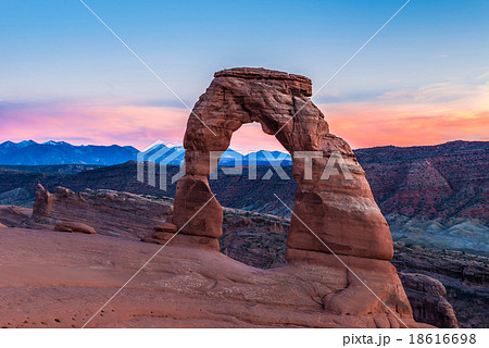 Delicate arch at sunset, Arches National Park 18616698