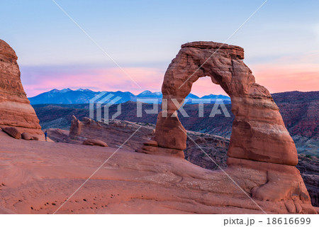Delicate arch at sunset, Arches National Park Delicate arch at sunset, Arches National Park 18616699