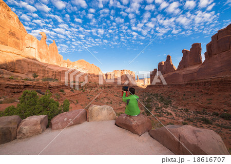 Park Avenue in Arches National Park,Utah 18616707