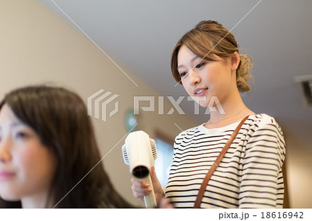 beauty parlor 18616942