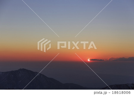 丹沢 塔ノ岳から見た初日の出 丹沢 塔ノ岳から見た初日の出 18618006