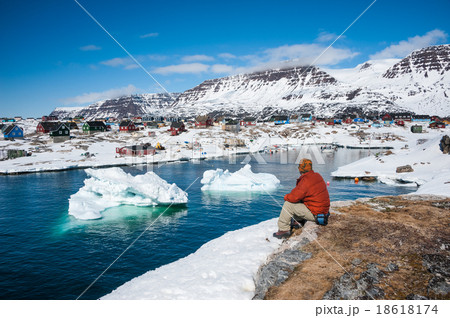 Views of Qeqertarsuaq, small town of Greenland  18618174