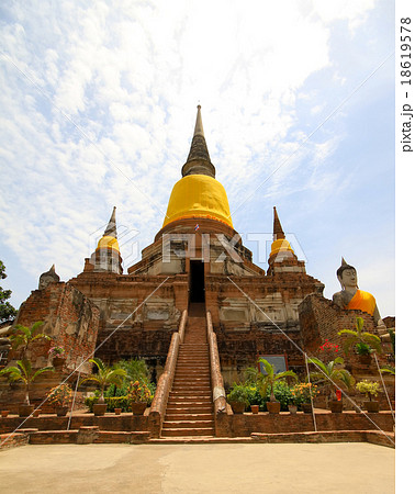 Wat Yai Chaimongkol, temple in Ayutthaya, Thailand Wat Yai Chaimongkol, temple in Ayutthaya, Thailand 18619578