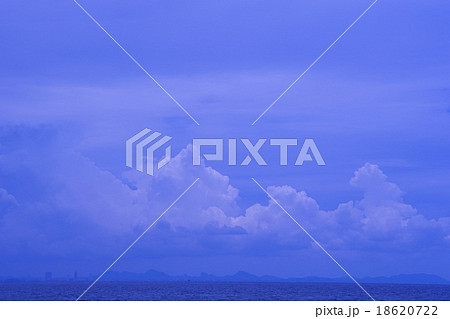 Sea View from Pattaya Port to Koh Larn, Thailand 18620722