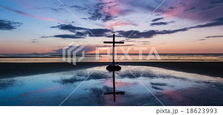 Centre Sunset Beach Cross. 18623993