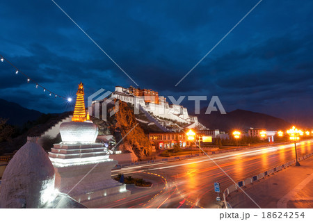 Potala palace at dusk, Lhasa 18624254