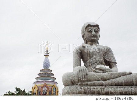 Budhha statue and Pagoda 18624886