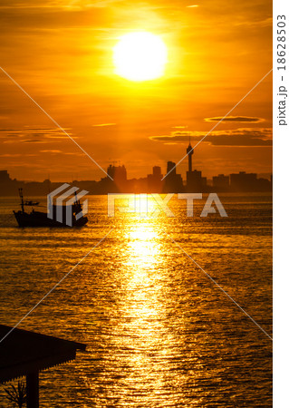 Sunrise on Koh Larn, Pattaya Chonburi Thailand 18628503