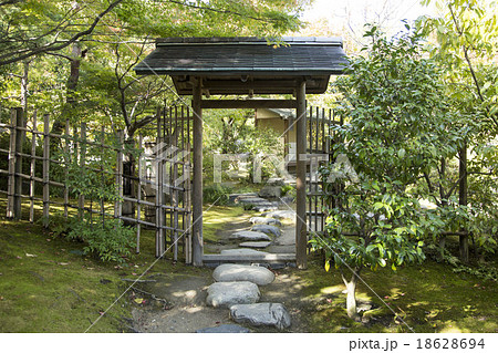茶室への露地の写真素材