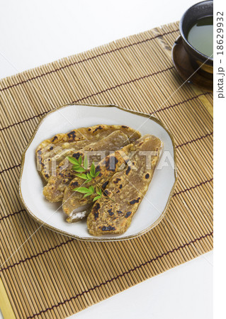 焼けた干し芋 18629932