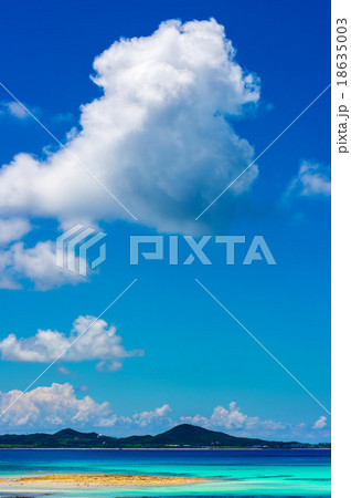 野甫島より伊是名島を望む 18635003