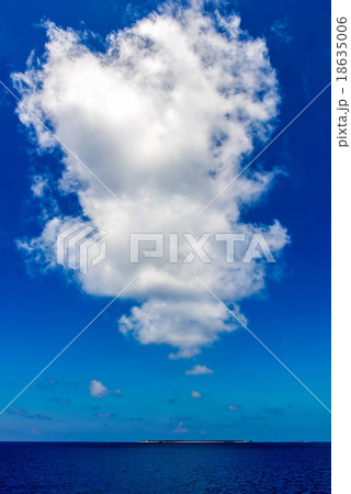 船上より与那覇島を望む 18635006