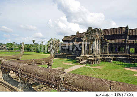 カンボジア　シェムリアップ　アンコール遺跡 18637858