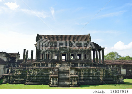 カンボジア　シェムリアップ　アンコールワット遺跡 18637913