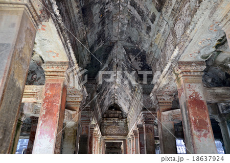 カンボジア　シェムリアップ　アンコールワット遺跡 18637924