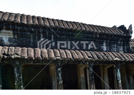 カンボジア　シェムリアップ　アンコールワット遺跡 18637925