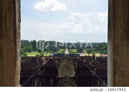 カンボジア　シェムリアップ　アンコールワット遺跡 18637943