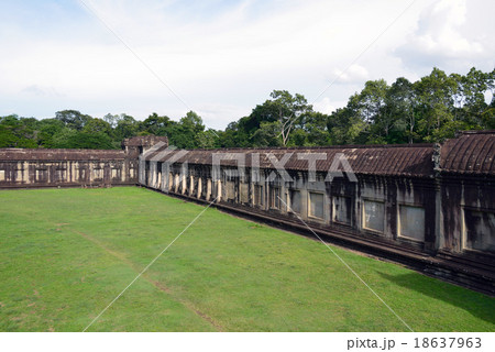カンボジア　シェムリアップ　アンコールワット遺跡 18637963
