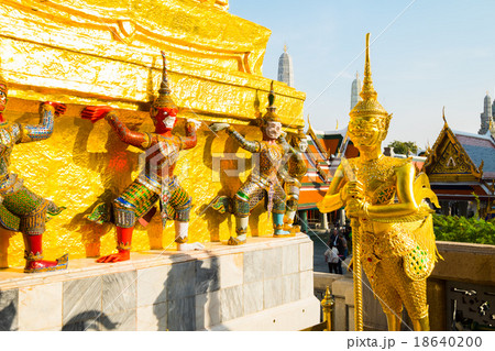 Kinnara from the famous emerald temple Bangkok, Thailand Kinnara from the famous emerald temple Bangkok, Thailand 18640200