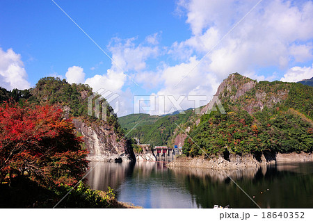 日向神ダムの紅葉 日向神ダムの紅葉 18640352