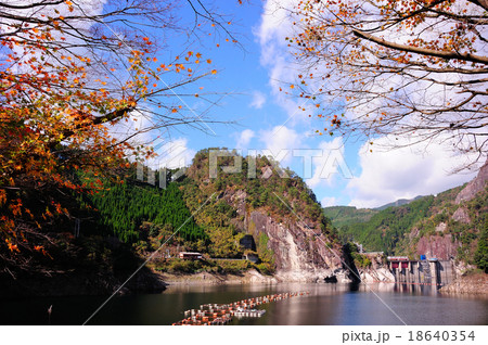 日向神ダムの紅葉 18640354