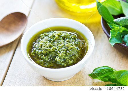 Genovese pesto 18644782