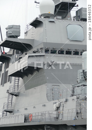 いずも　護衛艦　横浜　大桟橋 18646352