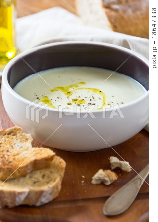 Cauliflower soup 18647338