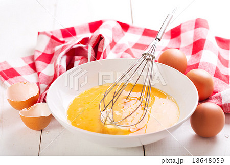 raw eggs in bowl raw eggs in bowl 18648059