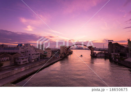 安治川水門 日の入りの写真素材