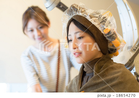 beauty parlor 18654270