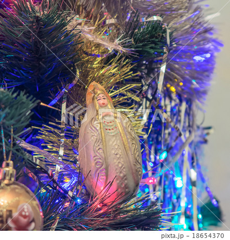 Vintage Christmas decorations on a blurred  Vintage Christmas decorations on a blurred  18654370