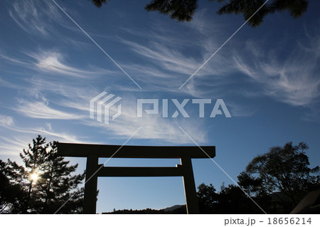 伊勢神宮内宮の早朝 18656214