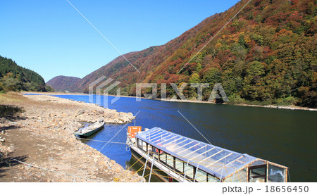 最上川舟下り 紅葉 最上川舟下り 紅葉 18656450