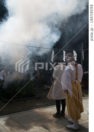 信貴山　護摩法要 18658098