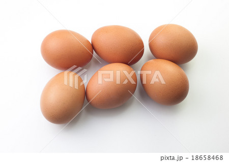eggs Isolated on white background eggs Isolated on white background 18658468